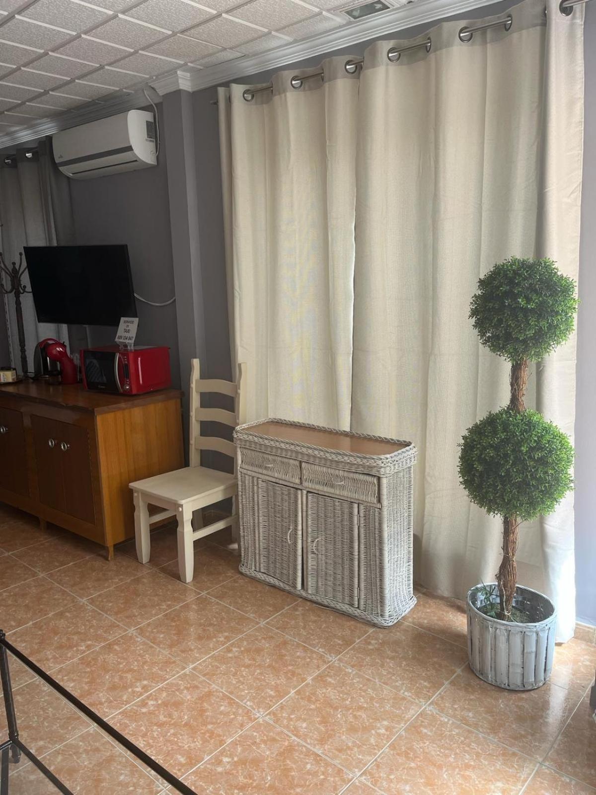 Acogedor Alojamiento Membrilla Luaran gambar